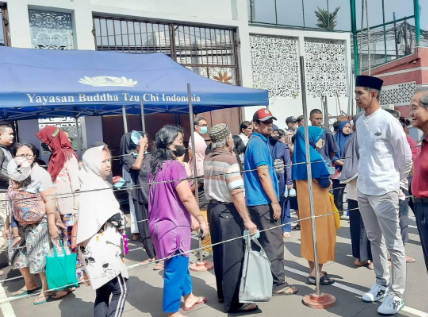 Bansos Yayasan Buddha Tzu Chi Disalurkan Untuk Warga Duri Utara