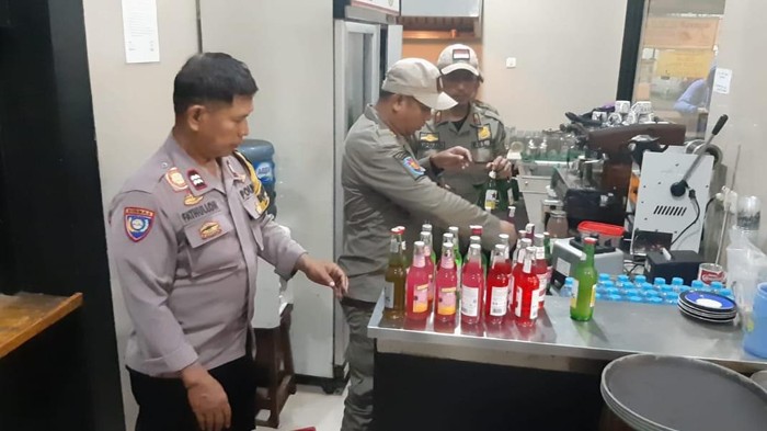 Operasi Ramadan di Bekasi Satpol PP dan Polisi Temukan Satu Kafe Jual Miras