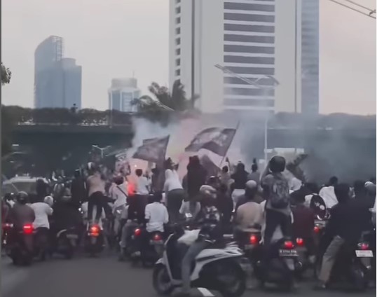 Terjadi Aksi Tawuran Sekelompok Remaja di Jalan Jenderal Sudirman