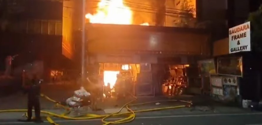 Kebakaran di Toko Bingkai Mampang, Lima Korban Dievakuasi, Mayoritas Menderita Luka Bakar