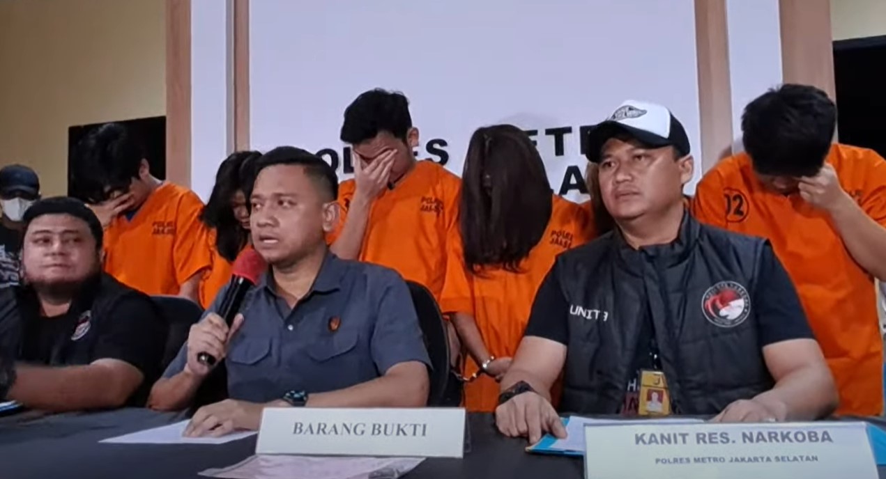 Terancam Empat Tahun Penjara, Chandrika Chika dan Temannya Ditangkap saat Konsumsi Ganja di Jakarta Selatan