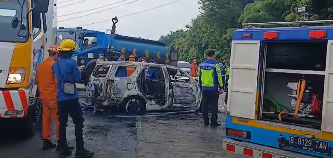 Jenazah Korban Kecelakaan Tol Cikampek Telah Diserahkan ke RS Polri