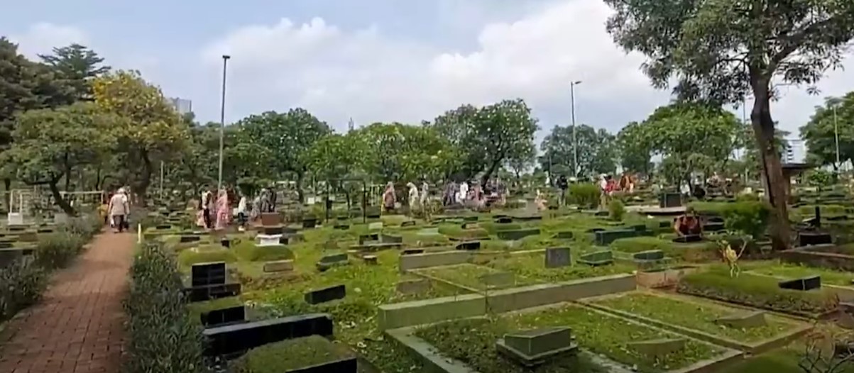 TPU Karet Bivak hingga Pondok Ranggon Ramai Peziarah di Hari Pertama Lebaran