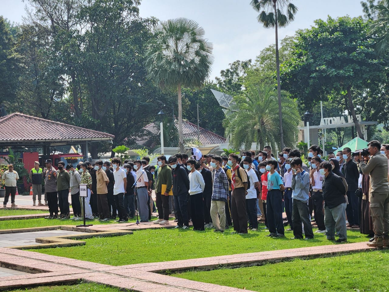 Pemprov DKI Koordinasi dengan Polisi Jemur 170 Pelajar di Balai Kota DKI, Jakarta Pusat