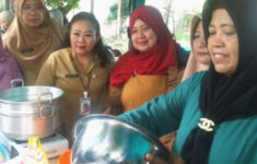 Sudin KPKP Jakarta Barat Gelar Pelatihan Pengolahan Hasil Perikanan di Balai Penyuluhan Pertanian (BPP) Kembangan