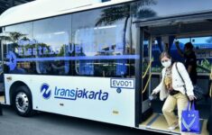 Canggih! Fitur Terbaru Pantau Jadwal Real-Time Bus Transjakarta lewat Aplikasi Google Maps