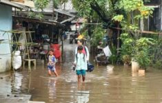 Banjir di DKI Jakarta Meluas, 47 RT Terendam Akibat Luapan Kali Ciliwung dan Rob