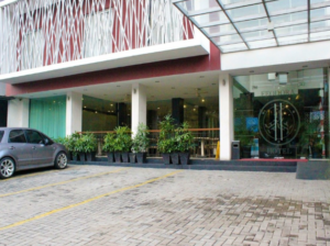 hotel terdekat dengan Jakarta Aquarium Safari di Grogol 
