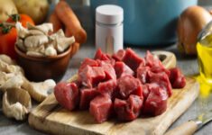 Ahli Gizi Ingatkan Penderita Kolesterol untuk Bijak dalam Mengonsumsi Daging Kurban