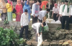 15.000 Benih Ikan Disebar Pemkot Jaksel di Setu Babakan untuk Konservasi Sumber Daya Perairan