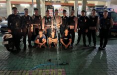 Tim Patroli Persisi Satuan Samapta Polres Jakarta Pusat mengamankan remaja hendak tawuran. (Humas Polres Jakarta Pusat)