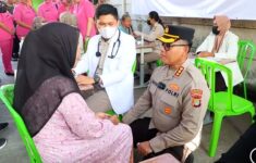 layanan kesehatan gratis dan pembagian sembako di Jakarta Utara