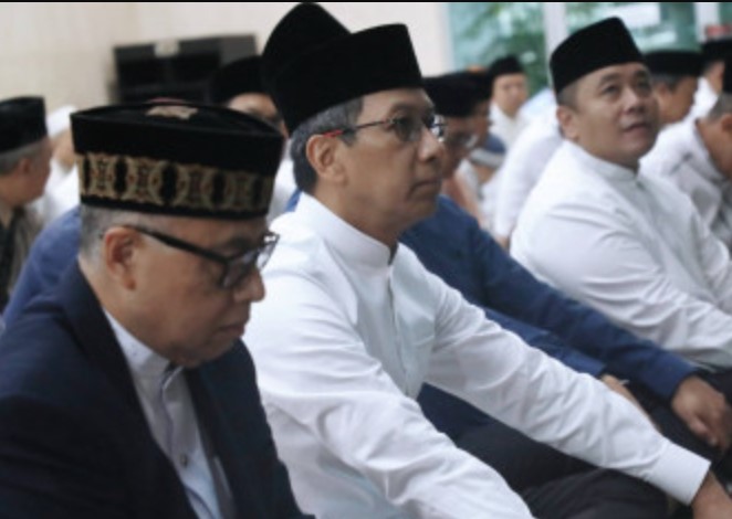 Pj Gubernur DKI Jakarta Laksanakan Salat Idul Adha di Masjid Fatahillah, Jakarta Pusat