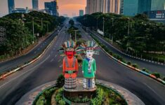 Monumen Ondel-Ondel Raksasa di Tengah Kota Jakarta