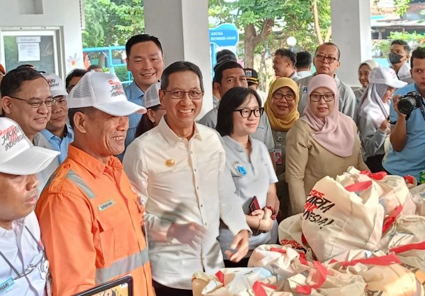 Pemerintah Provinsi DKI Jakarta Sediakan Seribu Paket Sembako Murah di Johar Baru