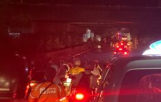 Luapan Aliran Kalimalang Sebabkan Banjir di Kolong Tol Pondok Kelapa, Kendaraan Pilih Putar Balik