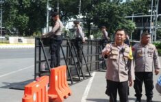 Ribuan Polisi Kawal Unjuk Rasa Kepemimpinan Jokowi oleh BEM SI dari Patung Kuda ke Istana