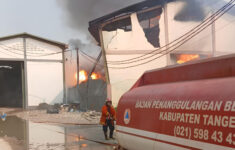 Kebakaran Gudang Tiner di Kosambi Tangerang Sebabkan 5 Korban Alami Luka Bakar