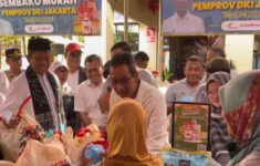 Pj Gubernur DKI Tinjau Distribusi Sembako Murah di Jakut, Warga Sambut Antusias