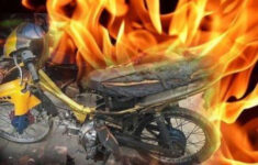 Balas Dendam! Sekelompok Mahasiswa Bakar Motor Usai Temannya Dibacok Orang Tak Dikenal di Jaktim