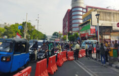 Macet! Jalan Salemba Raya Ditutup Sebagian, Jelang Pendaftaran Cagub DKI Jakarta