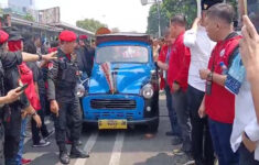 Pramono Anung-Rano Karno Hadiri Pengundian Nomor Urut ke KPU Jakarta, Diiringi Oplet dan Vespa Meriah