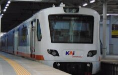 Sempat Keluarkan Basoetta, KRL Commuter Line Tetap Beroperasi Meski Ada Kebakaran di Manggarai