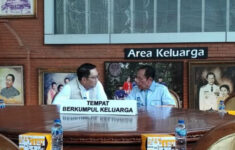 Ridwan Kamil Kunjungi Kediaman Sutiyoso di Bekasi, Kenang Masa Perjuangan di Museum Pribadi