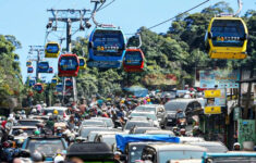 Sandiaga Kebut Proyek Kereta Gantung di Puncak Bogor, Tuntas Atasi Macet Parah