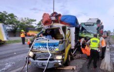 Kecelakaan Beruntun di Tol Dalam Kota Jakarta Libatkan Truk Fuso dan Colt Diesel