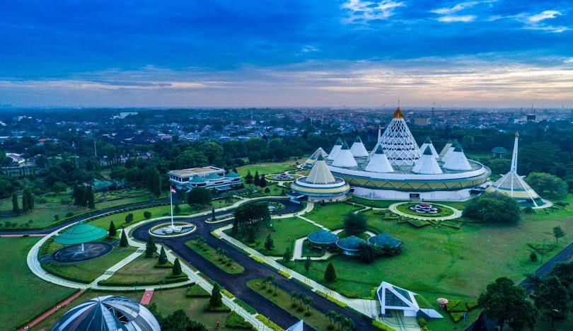 Taman di Jakarta Timur Dekat dengan Halte Transportasi Umum