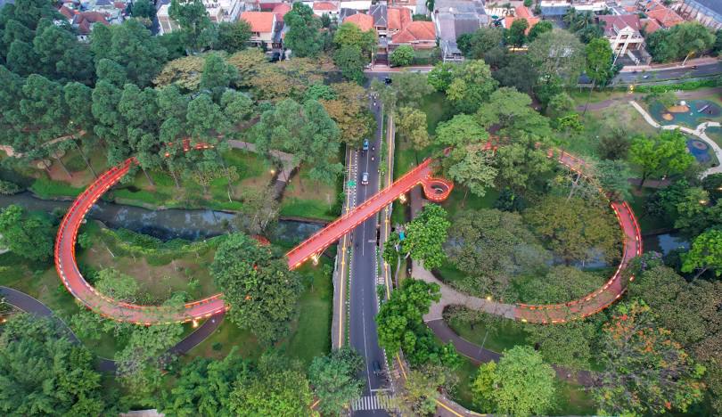 Taman di Jakarta Timur Dekat dengan Halte Transportasi Umum