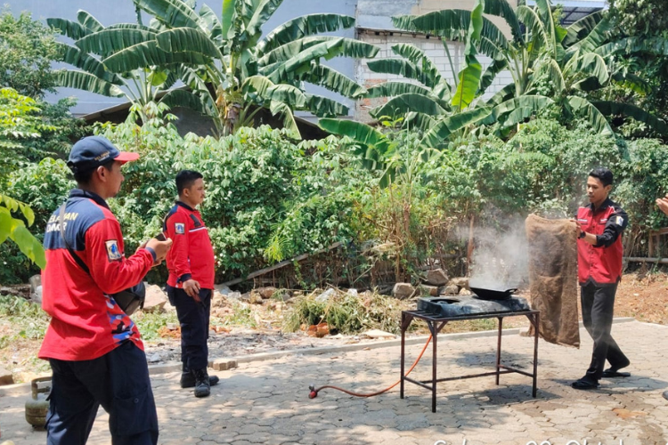 Kegiatan Sosialiasi Damkar di Lapangan RPTRA Cempaka Rawa Buaya