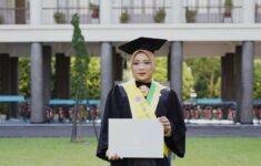 Profil Elia Lulusan Termuda dan Terbaik S2 UGM di Usia 22 Tahun