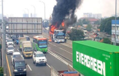 Kebakaran Bus Pariwisata Angkut 58 Anak di Tol Wiyoto Wiyono Jaktim, Diduga Akibat Korsleting AC