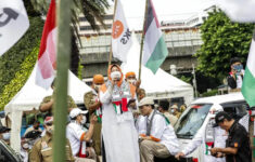 Massa ARI-BP Gelar Aksi Bela Palestina di Depan Kedubes AS, Long March dari Monas Jakpus