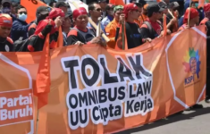 Aksi Demo Buruh Di MK