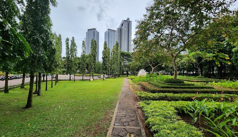 Tempat Wisata Dekat Stadion GBK 