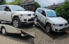 Mobil Pajero Tabrak Lari Di Bogor