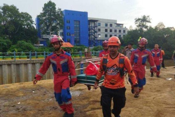 Viral! Bocah 11 Tahun di Jakarta Selatan Tewas Terbawa Arus Selokan Usai Main Bola