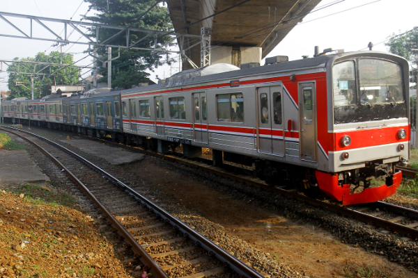 KRL Ikut Terdampak dalam Kebakaran di Tanah Abang, Melaju dengan Kecepatan Terbatas