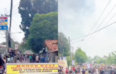 Warga Meruyung Depok Demo Tolak TPS Liar, Protes Bau Sampah Sudah 3 Bulan