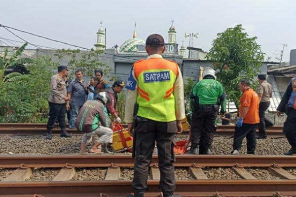 1 Remaja Tewas dalam Tawuran di Klender, Diduga Korban Tertabrak Kereta di Lokasi