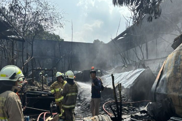 Kebakaran Rumah di Jakarta Timur, 13 Unit Damkar Dikerahkan