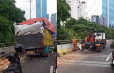 Kecelakaan Truk Pengangkut Batu Bata di Jakarta Selatan, Lalin Sempat Macet Parah