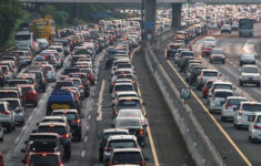 Awas! Hindari Sejumlah Titik Kepadatan Lalin di Tol Arah Jakarta Pagi ini, Macet Parah