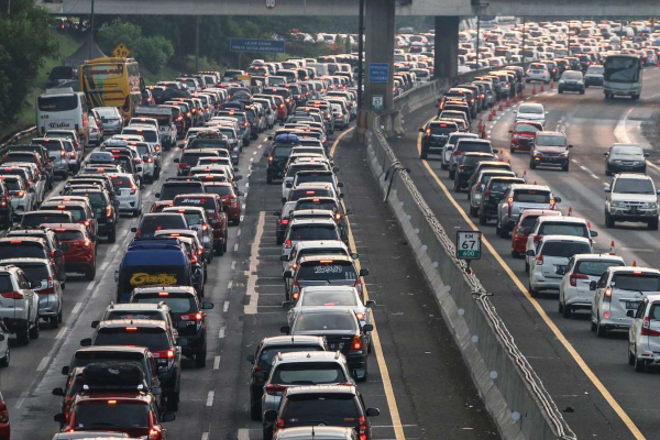 Awas! Hindari Sejumlah Titik Kepadatan Lalin di Tol Arah Jakarta Pagi ini, Macet Parah