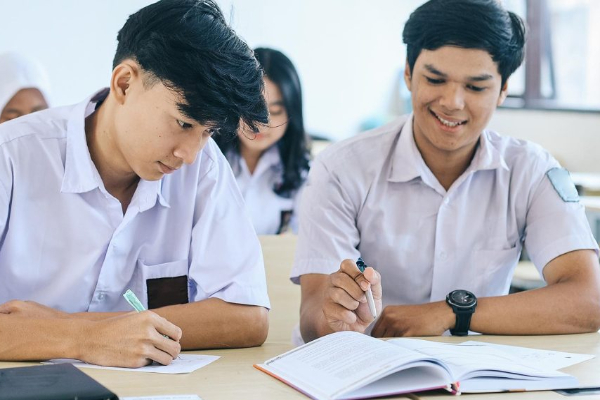 Siap-Siap! Pemda Bakal Tanggung Biaya Siswa yang Tak Tertampung di Sekolah Negeri ke Sekolah Swasta