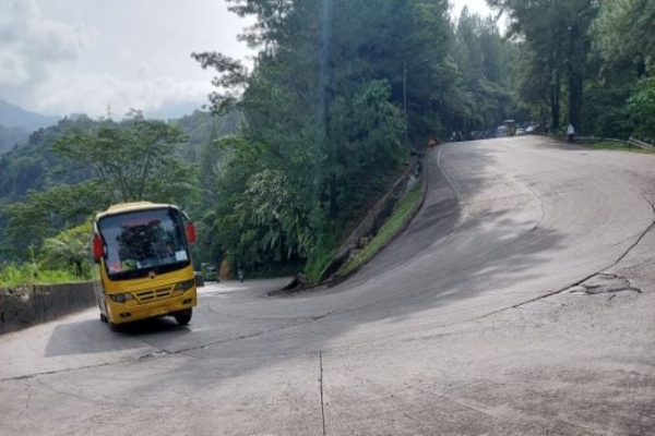 Bus Pariwisata Tabrak Tiang di Tangerang Gegara Mesin Mati di Tanjakan, Begini Kronologinya