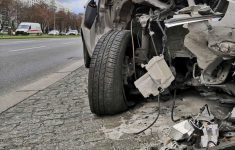 Kecelakan Mobil Tabrak Pohon di Tol Jagorawi Bogor, Diduga Pengemudi Wanita Alami Microsleep